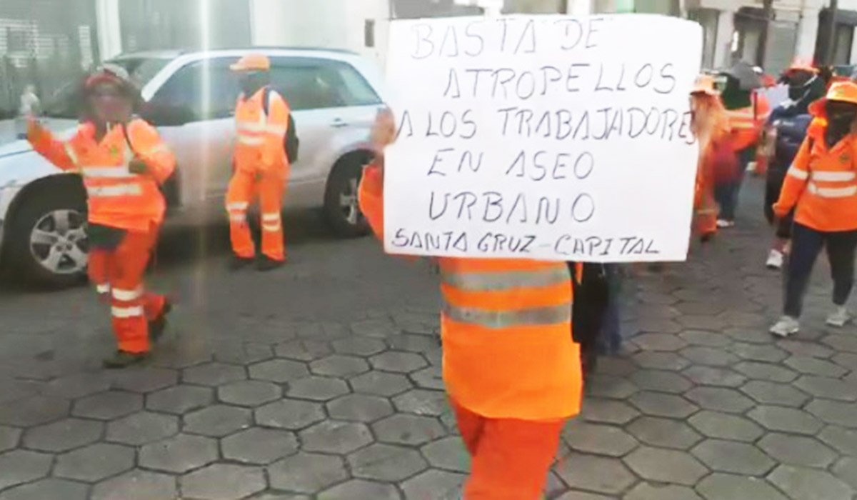 Trabajadores de Aseo Urbano de Santa Cruz exigen respeto y mejores condiciones
Conoce toda la información >> eldia.com.bo/2024-04-24/san…

#ElDíaBolivia #MarchaDeTrabajadores #AseoUrbano #SantaCruzBo