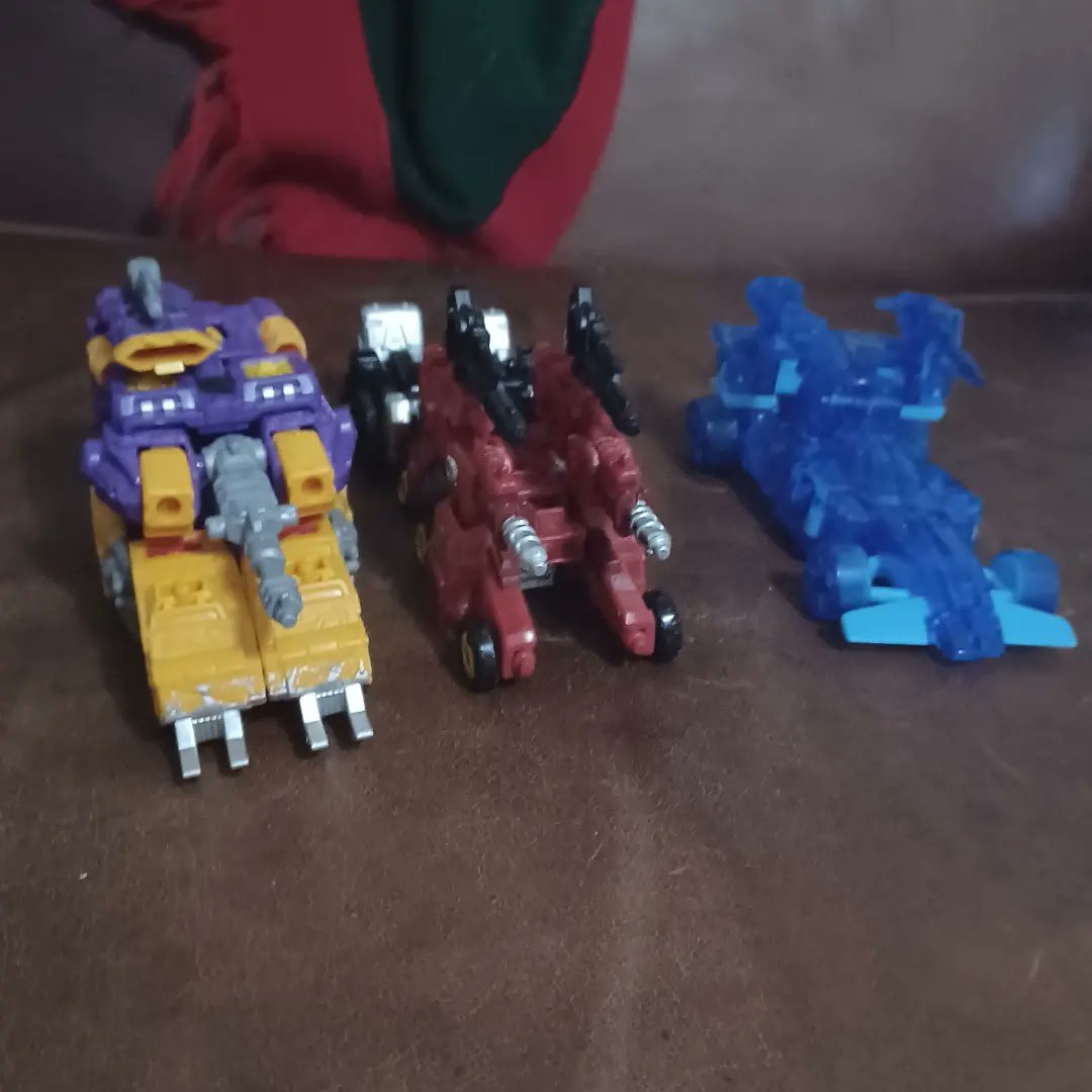 #YearOfTheTransformers day 115 Redeco Month day 24: Transformers Generations War For Cybertron Trilogy Siege Fan Vote Battle 3-Pack (Autobot Holo Mirage, Decepticon Impactor, and Powerdasher Aragon)
#Transformers40 #40YearsOneLegacy #Transformers