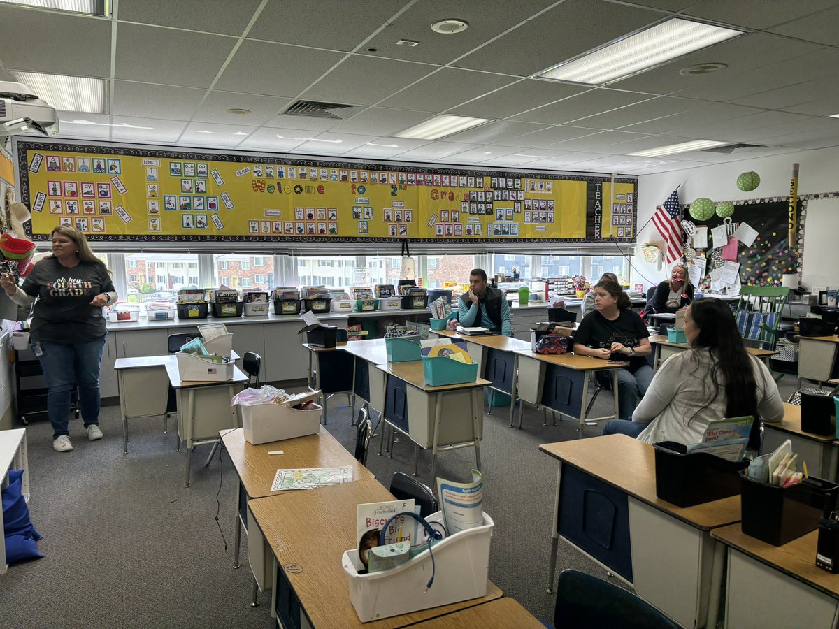 PrassPaxson's tweet photo. Prass teachers lead collaborative content driven and student centered discussions during bi-monthly data meetings. They provided each other with feedback and set goals for the coming year. #AllStaffForAllStudents #EngagedCollaborators #LifelongLearners @KetteringSchls @RLGMike https://t.co/dr30ZbGIsV