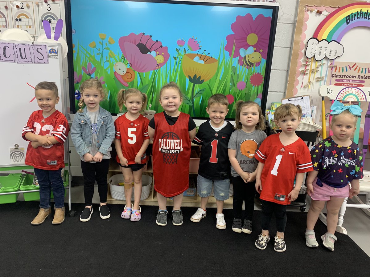 MPreschoolers's tweet photo. Some of our fun End of Year ABC countdown days!
Hat Day🧢
Jersey Day 🏀🏈⚾️
King Day 👑
Luau Day 🌺
#littlezeps #gozeps https://t.co/fPZ3PVn18p