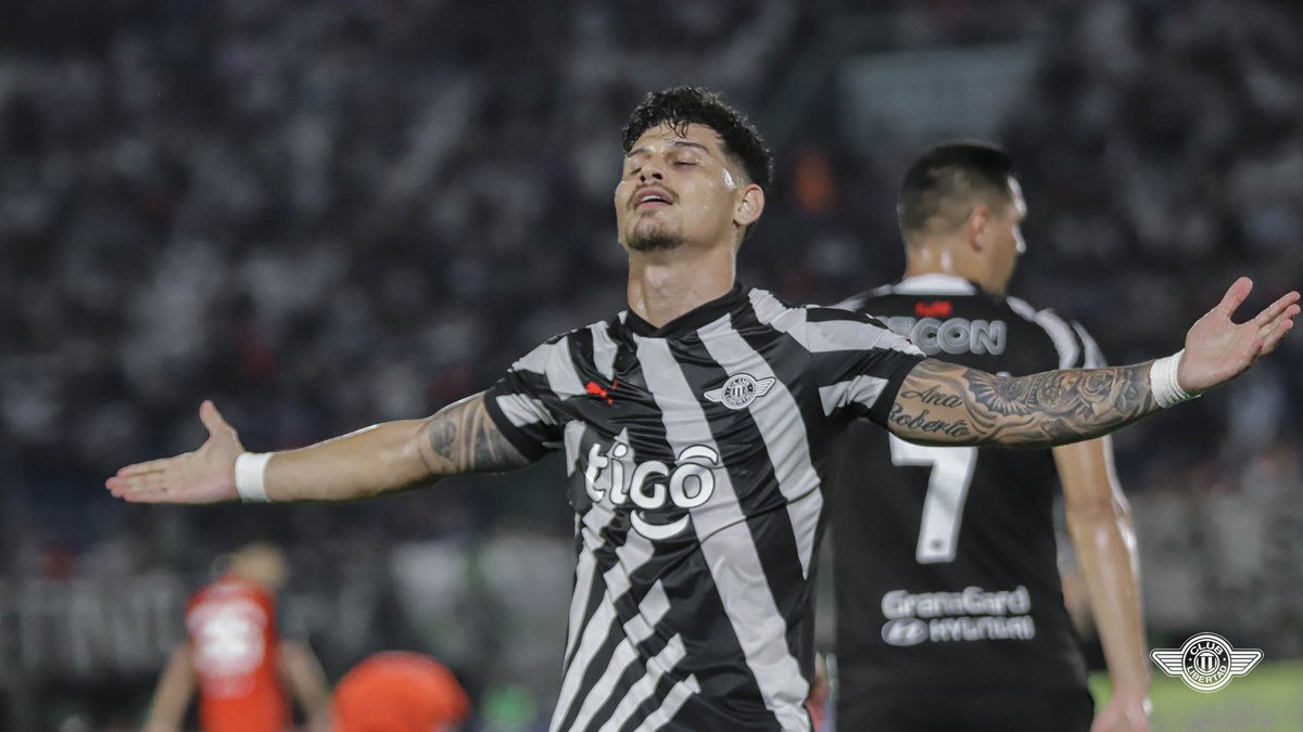 Libertad_Guma's tweet photo. ¡Matías Espinoza y su festejo para el tanto Gumarelo en el Defensores del Chaco! ⚽️🏁

#VamosGUMA 
#LibertadEsFamilia https://t.co/fEJaoZqIod