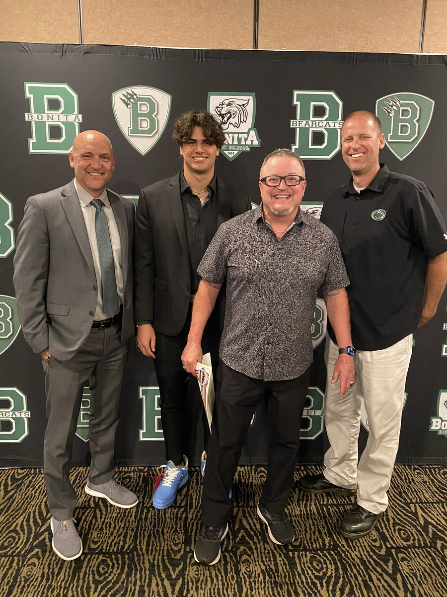 Noah Mikhail, 25’ LB, was recognized at the Palomares League “Outstanding Senior Honors” Banquet on Monday. Noah’s accomplishments were celebrated with other amazing seniors across the league. He will be an early enrollee after the season, Congratulations Noah! @noahmikhail3