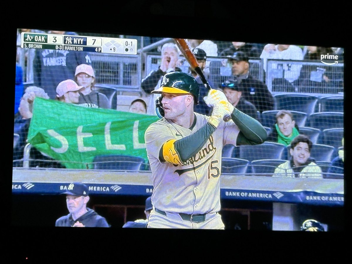 The SELL flag got on @YESNetwork! Us Yankees fans stand with the great fans in Oakland. #SellTheTeam #FisherOut

@Oakland68s @LastDiveBar