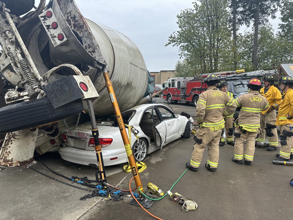 LaceyFireDist3's tweet photo. E31/TK31 crews training today with our @Paratech_Inc struts stabilizing heavy vehicles.
“Life-long learning is what prepares us for our future. Every day MUST BE a learning day and should be conducted as if lives depend on its success, because they do”… That’s the #LFD3Way https://t.co/eYcVHW6t53