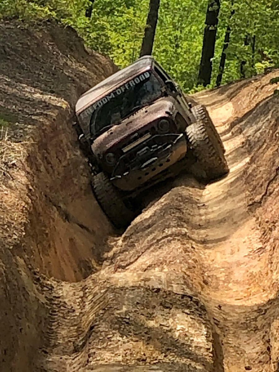 ksims9292's tweet photo. Ruttin’ around at #windrock ..Trail 16. #jeep #tennessee #doubleblackdiamond #freedomoffroad https://t.co/bpv9xV6hjg