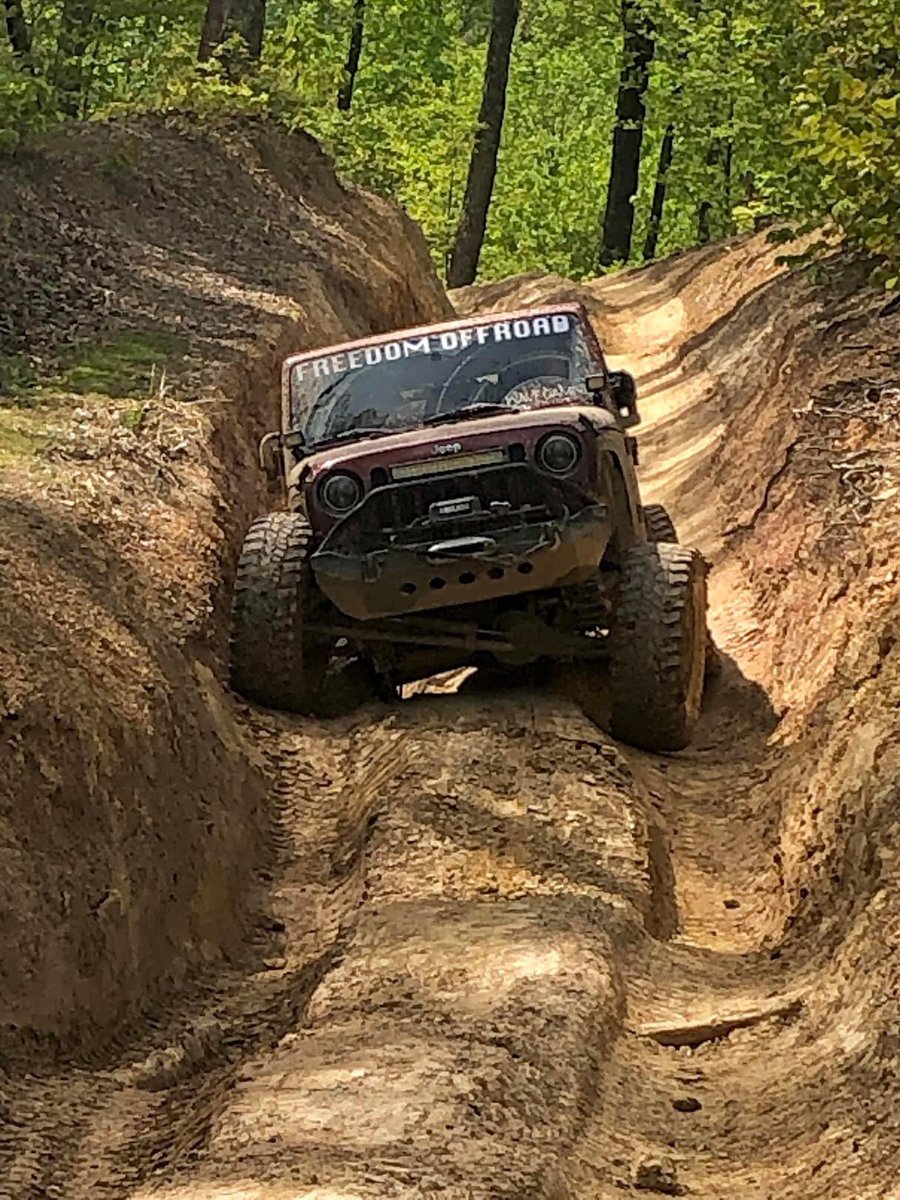 ksims9292's tweet photo. Ruttin’ around at #windrock ..Trail 16. #jeep #tennessee #doubleblackdiamond #freedomoffroad https://t.co/bpv9xV6hjg