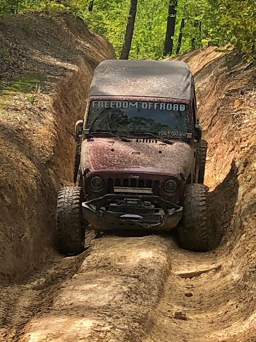 ksims9292's tweet photo. Ruttin’ around at #windrock ..Trail 16. #jeep #tennessee #doubleblackdiamond #freedomoffroad https://t.co/bpv9xV6hjg
