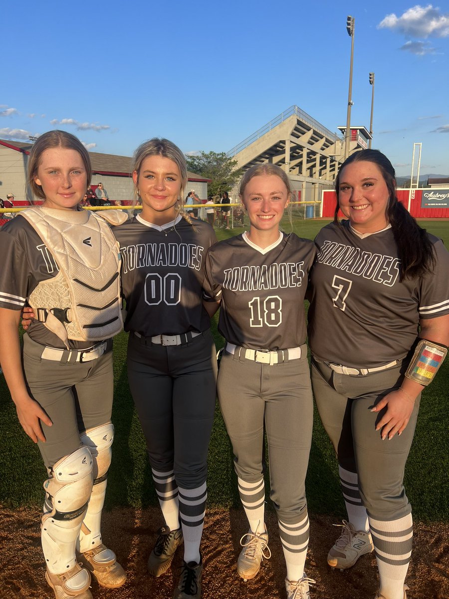 🔥🚨Players of the Game🚨🔥 🥎Vs Heritage (W 5-4)🥎 💣HEAVY HITTERS 💣 Halle Bailey 2/2 with a Triple Adrianna King 2/3 with a Double 🔋BATTERY 🔋 Lily Marsh, Gabby Burkhart, Olivia Emert, & Tori Hahn