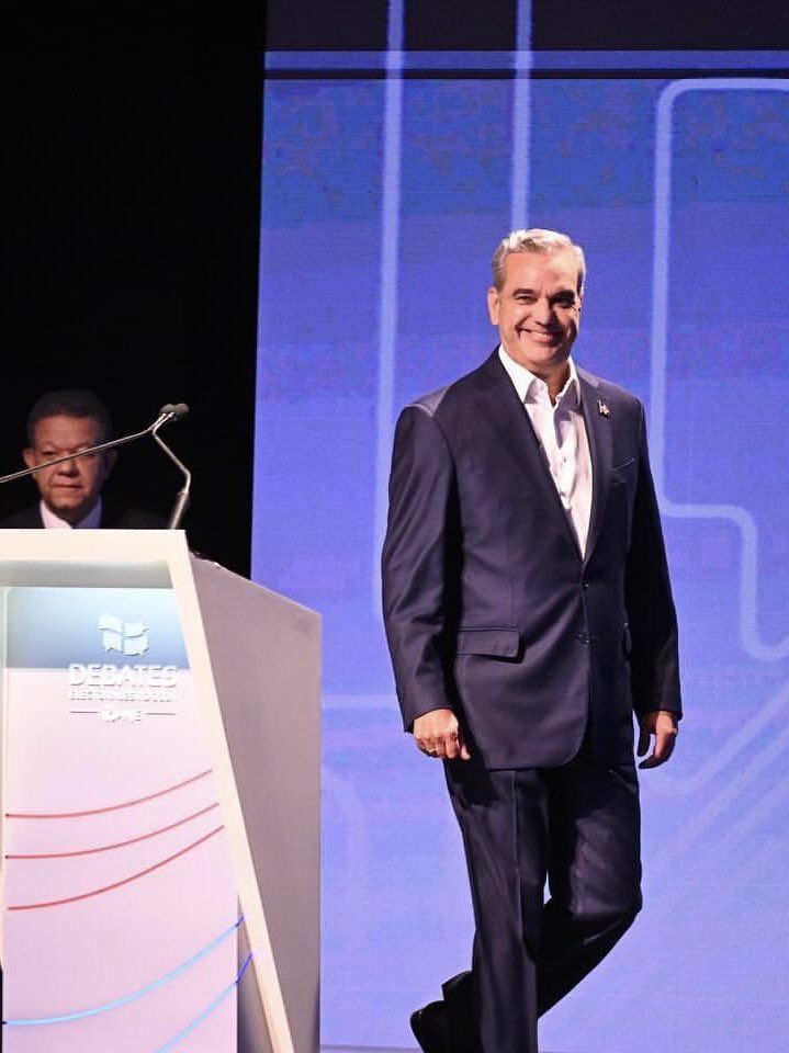 La imagen de un presidente y candidato ganador. @luisabinader en el #DebateANJE2024, ¡el cambio sigue! #TamoenDebate #LuisGana