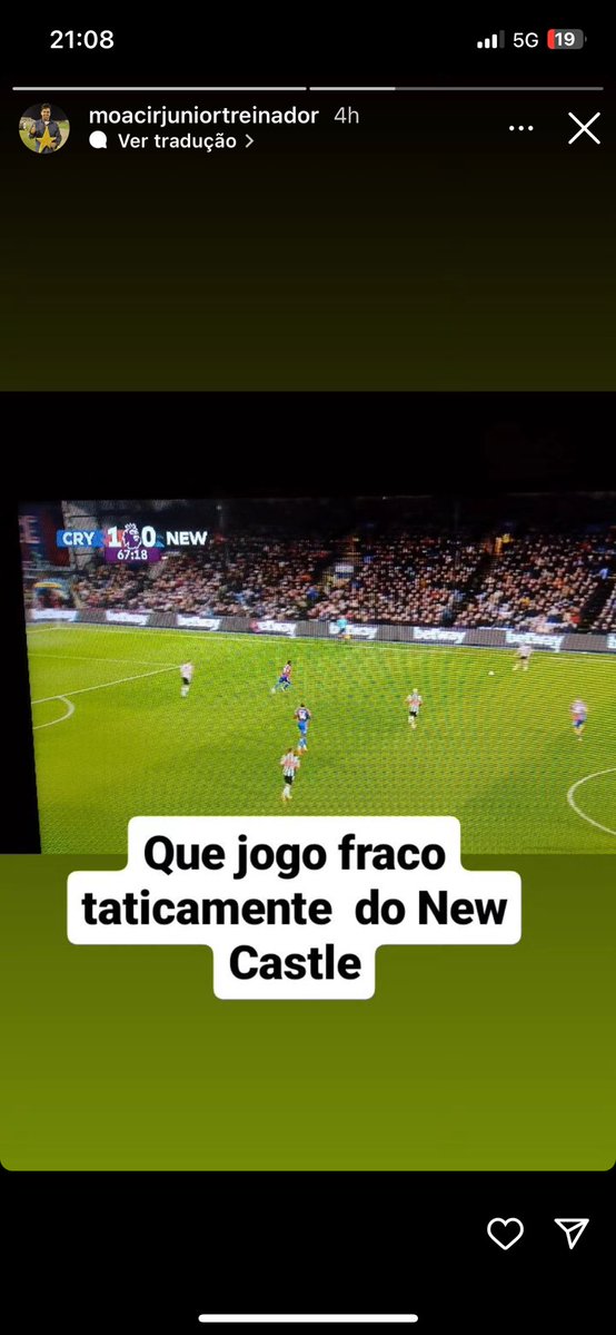 Moacir Júnior, treinador recém-demitido do Botafogo-PB, cornetando o time do Newcastle taticamente.