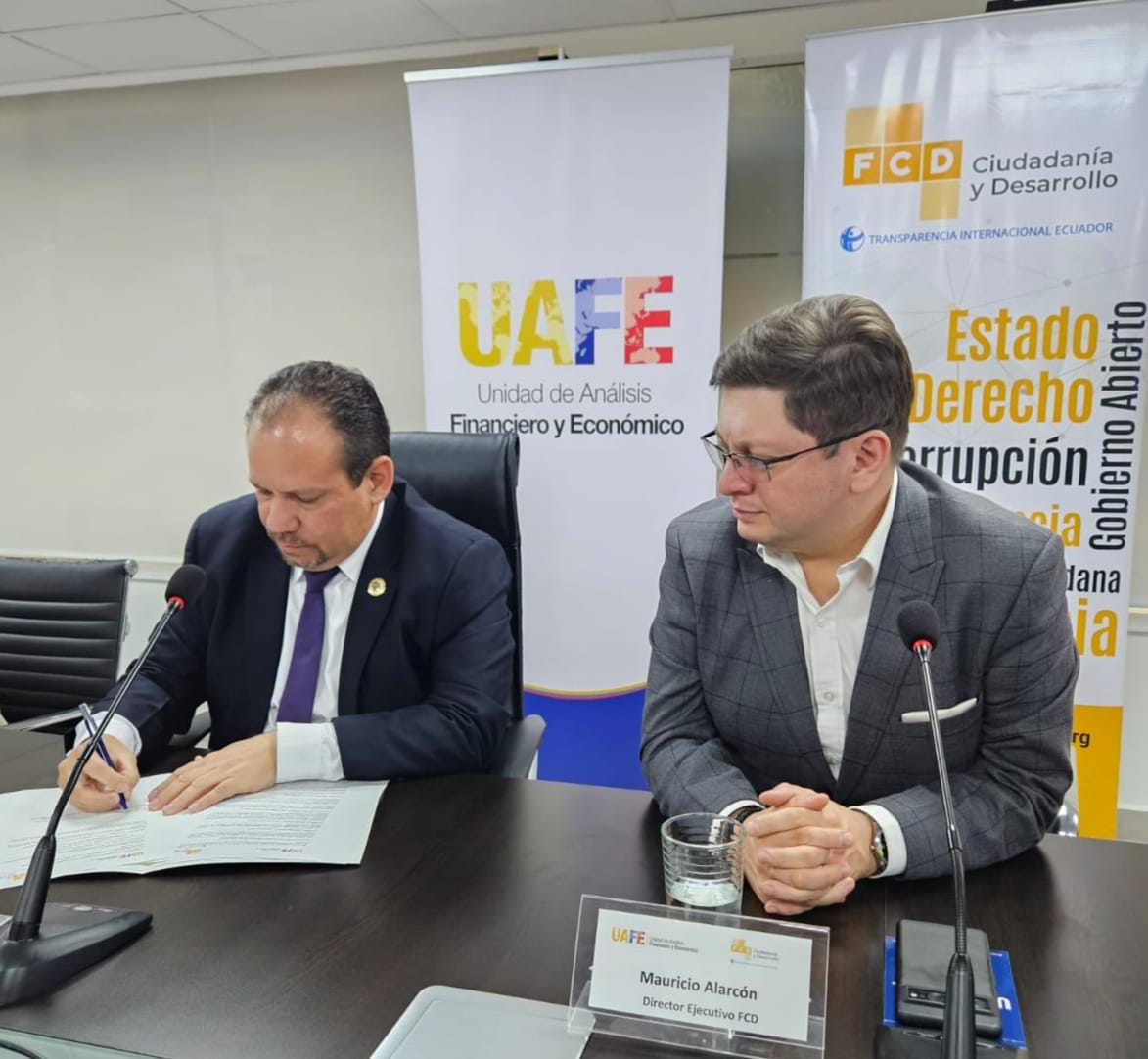 ¡Trabajamos por #ElNuevoEcuador!

#UAFE y @FCD_Ecuador se unen para prevenir el #LavadoDeActivos y otros delitos en 🇪🇨. 

✅El compromiso se plasmó a través de la firma del Convenio Marco de Cooperación entre ambas entidades.

#TodosSomosUAFE