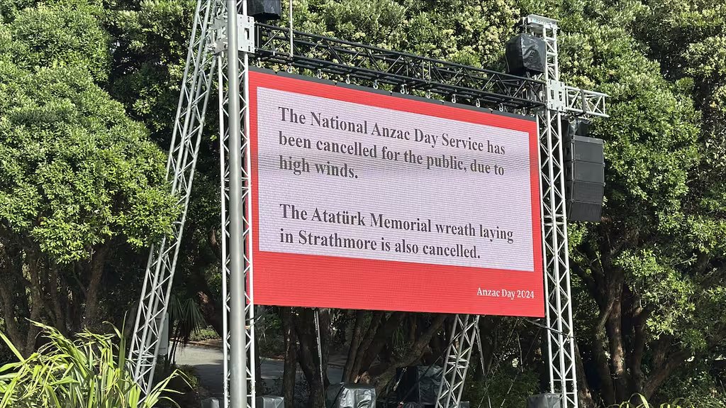 Putin braves rain to honour WWII victims 🚨🚨🚨 Meanwhile back in Wellington, NZ they cancel it due to a bit of wind !! What the HELL is going on in this country !?? We've got cowards running the show folks. How dare they disgrace the old soldiers like this.