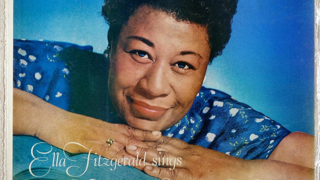 Jazz singer Ella Fitzgerald was #BornOnThisDay, April 25, 1917. Referred to as the 'First Lady of Song', 'Queen of Jazz', & 'Lady Ella', she had a purity of tone, impeccable diction, phrasing, timing & intonation. Battling #diabetes she passed in 1996 (age 79) from a #stroke #RIP