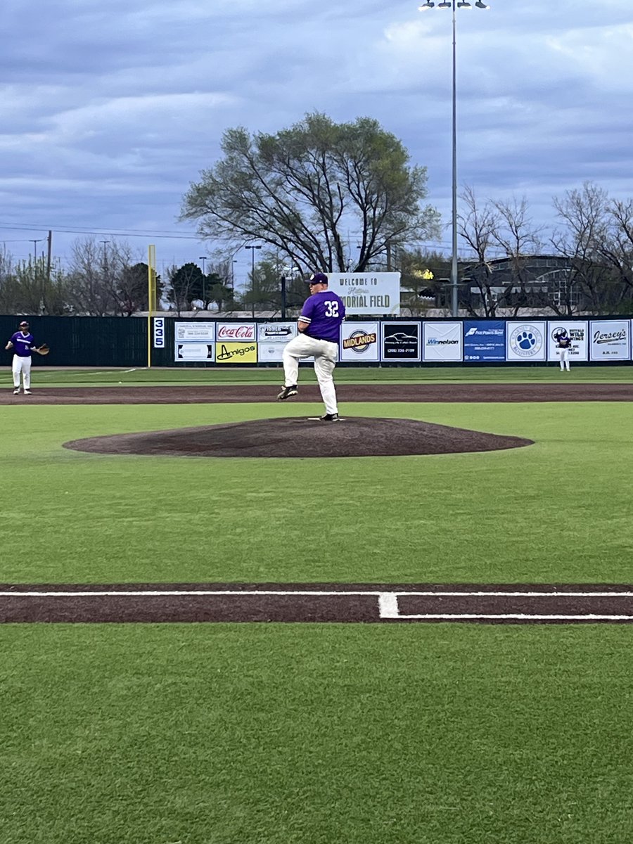 FALCONS WIN‼️

JV Falcons were down 7-1 before battling back to WIN 8-7 over Kearney. 

Jacob Paulsen picks up the save throwing 2 innings in relief. #GoFalcons