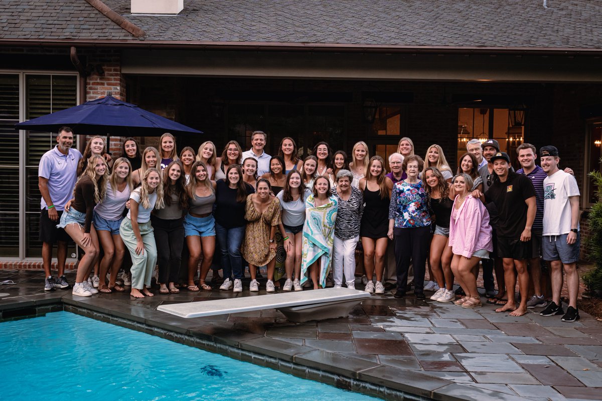 Team dinner in Lafayette 💜 Thank you so much to the Williams family for hosting us! #GoFrogs🐸🏖️🏐 x #OneTeam