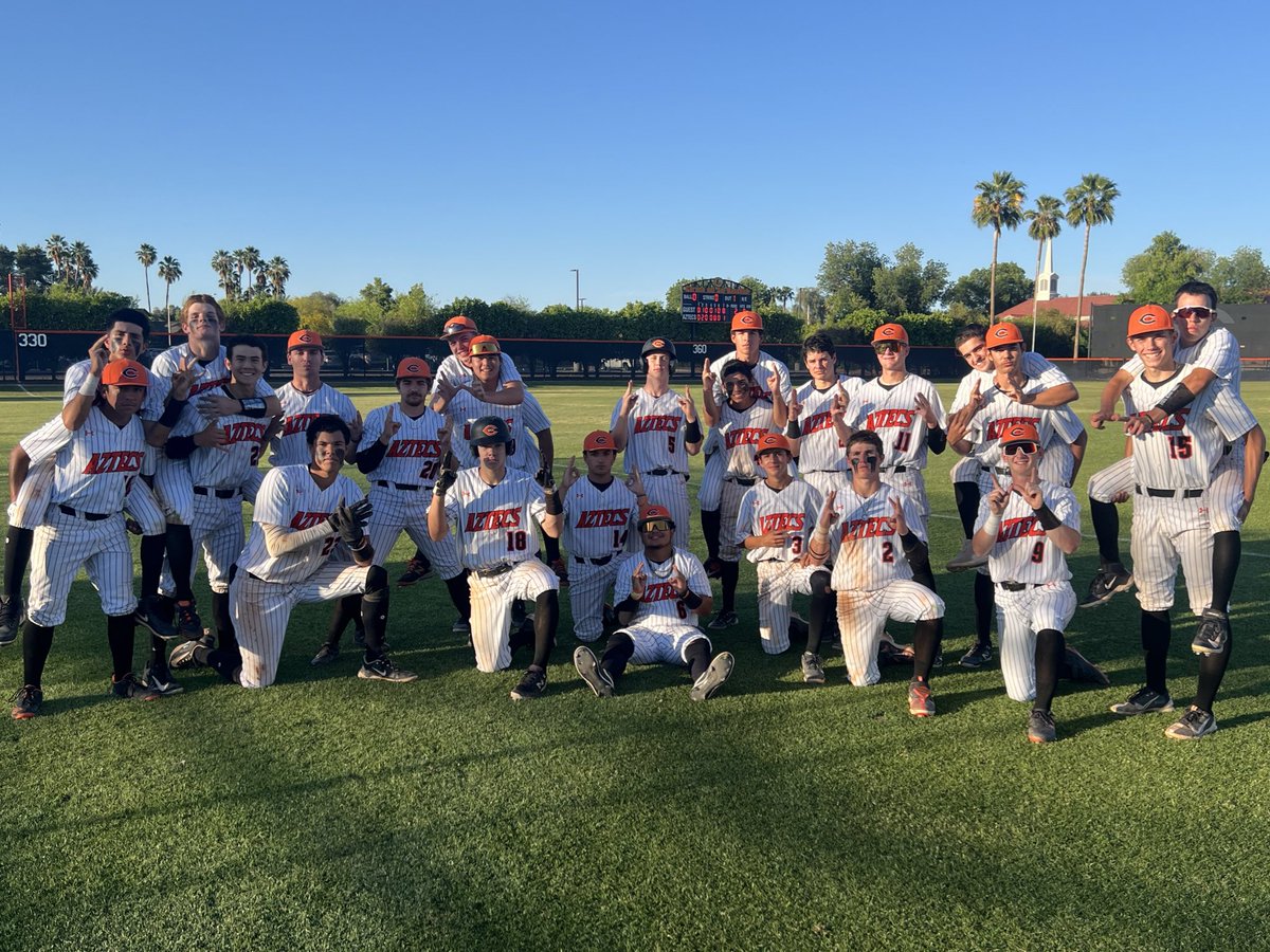 🚨AZTECS WALK IT OFF!🚨 @MylesHarrison22 draws a bases loaded walk with 1 out in the btm of the 7th to win 3-2 and the Aztecs advance to Saturday! #3.57% W - @burnszane11 CG, 2ER @CooperClouser 2-3 @Carterjacobso20 2-4 Cesar Valentin 1-1 2 RBI’s, 2 BB