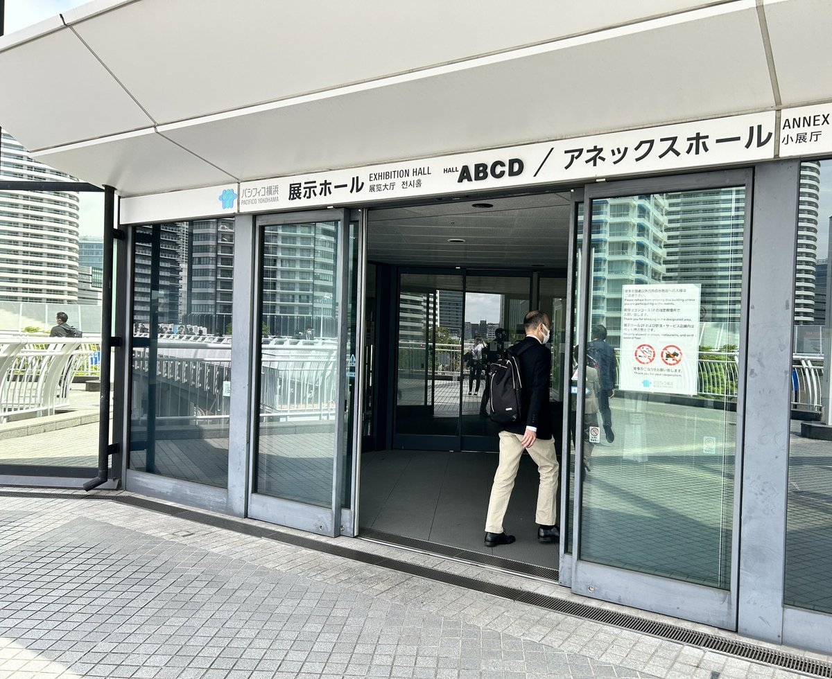 NiigataUrology's tweet photo. 本日より、第111回日本泌尿器科学会総会を横浜パシフィコで開催しております。まずは展示ホールで受付をお済ましになり、学会を存分にお楽しみ下さい。
ノース入口にはその時々で背景の変わるフォトスポットもございますので、記念撮影も可能です。 https://t.co/GZjq9qDsT8