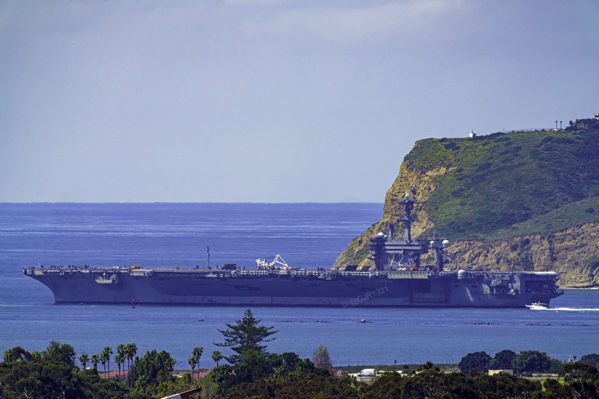 USS Abraham Lincoln (CVN 72) Nimitz-class aircraft carrier leaving San Diego - April 24, 2024 #ussabrahamlincoln #cvn72

SRC: TW-@cjr1321