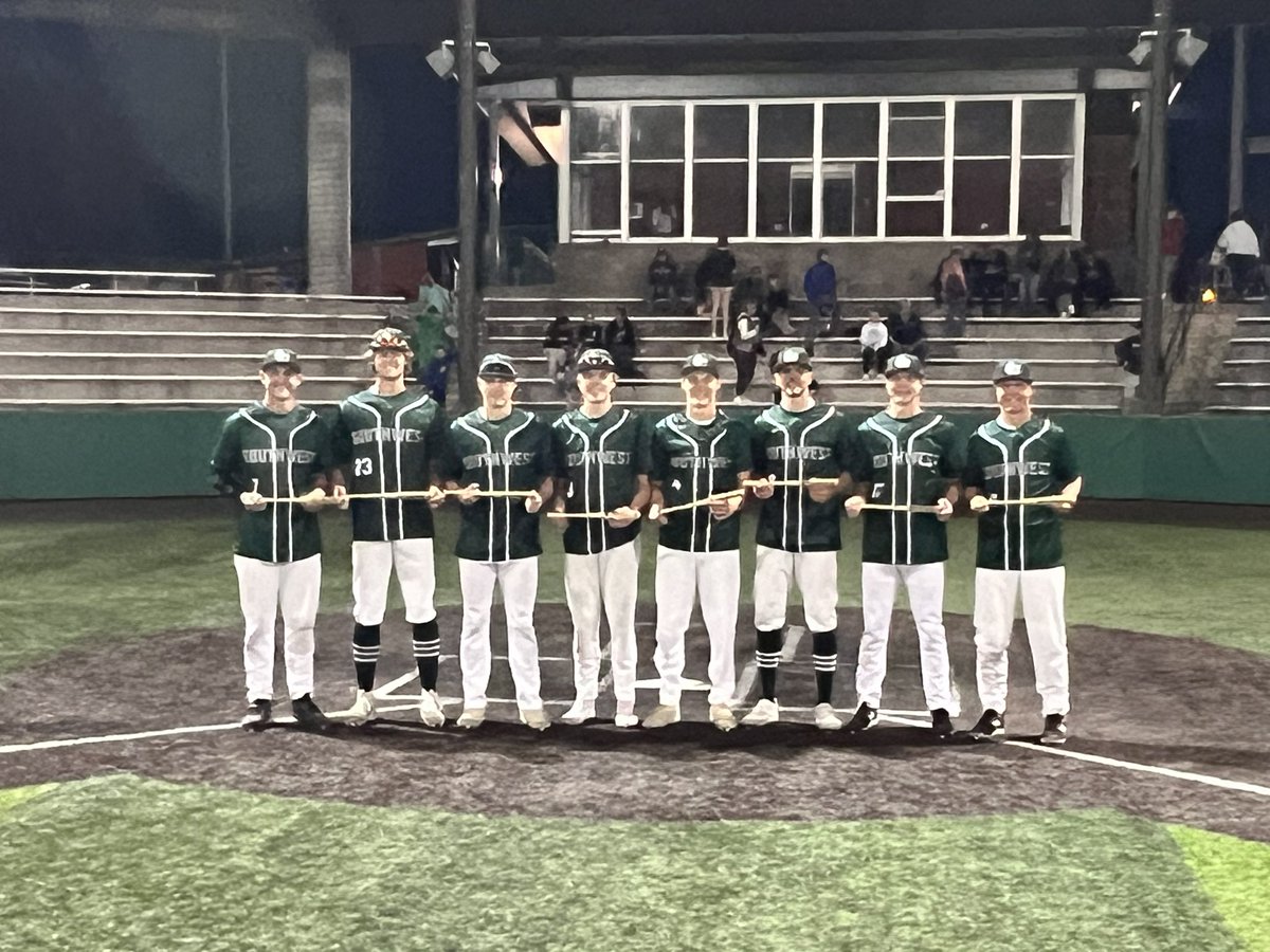 lswathletics's tweet photo. Thank you Seniors https://t.co/gQkj5qxFi0
