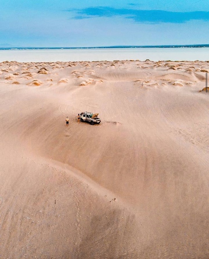 エル・モゴテは、嵐、ハリケーン、高波などから海洋生物を守る世界的に有名な砂浜です🇲🇽

📷 @diegovelasco
#DunasdelMogote #BajaCaliforniaSur

@wevisitmexico @VisitMex