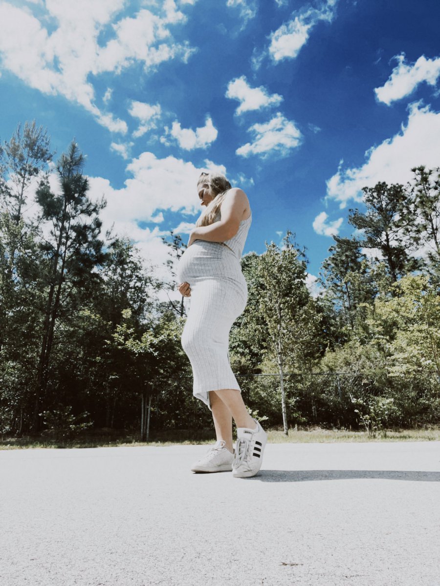 deannaaughtman's tweet photo. had my own lil maternity shoot yesterday and it was fun https://t.co/24nnKayYTX