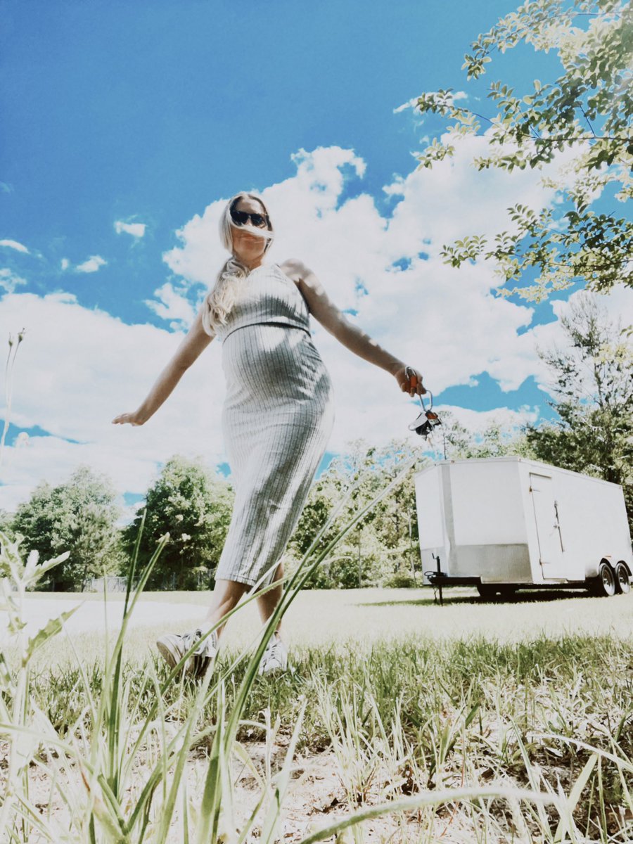 deannaaughtman's tweet photo. had my own lil maternity shoot yesterday and it was fun https://t.co/24nnKayYTX