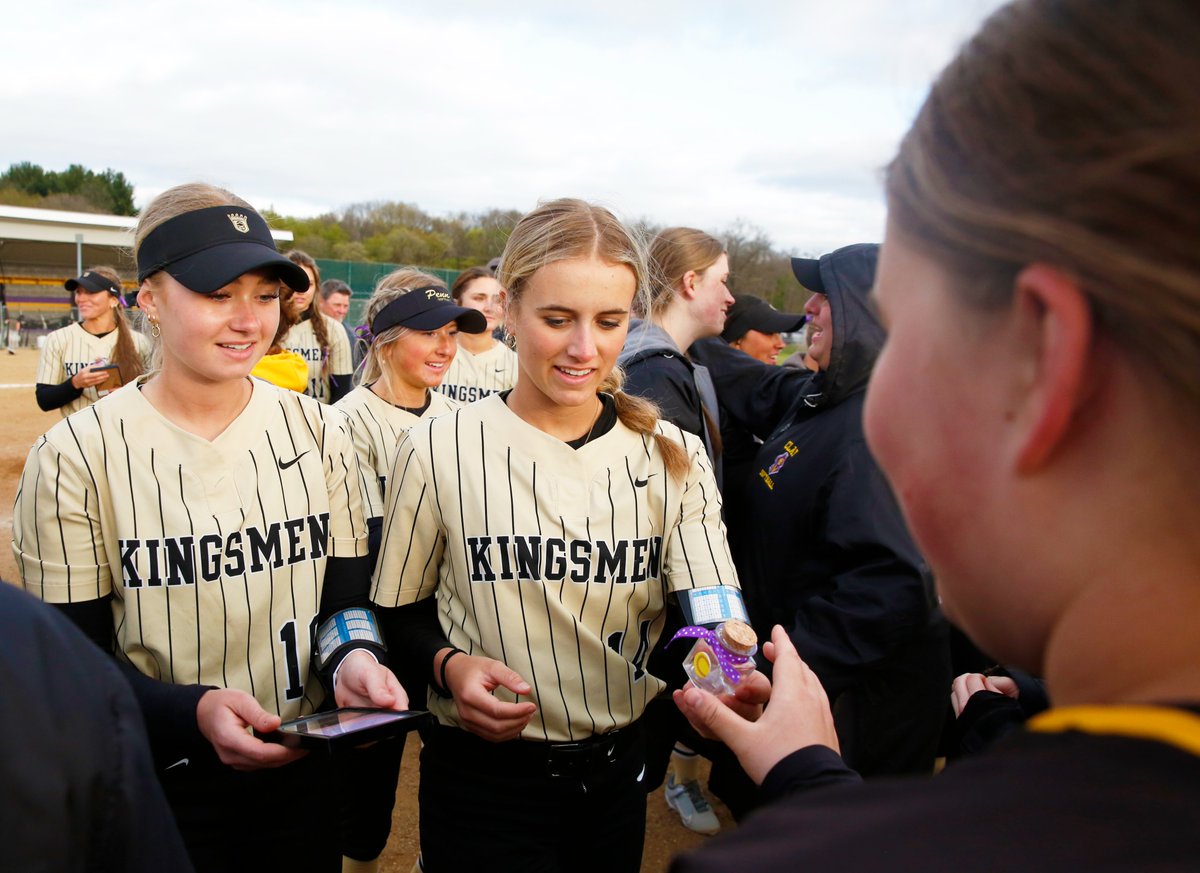 The_Pennant's tweet photo. Penn Softball said good-bye to Clay with gifts of a photo of the Clay field &amp; a jar to collect some infield dirt so their Softball home is always part of their lives.

Clay is closing this school year.

The Kingsmen are honored to have competed with the Colonials. https://t.co/gmLziKeWuf