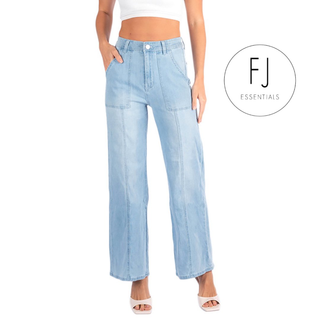 FJ_Essentials's tweet image. 👖✨ Wondering what's behind the craze for these wide leg jeans in the fashion world?

#WideLegJeans #FashionTrend #MustHaveStyle #fashionjamessentials