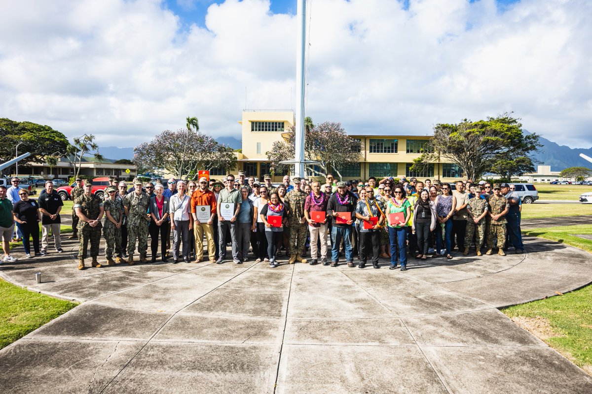 An honor to recognize excellence! 🏆 U.S. Marine Corps Maj. Gen. Stephen Liszewski, commanding general, MCIPAC, paid a visit to MCBH to commend and honor our dedicated civilian workforce for their unwavering commitment and exceptional efforts throughout the past year.