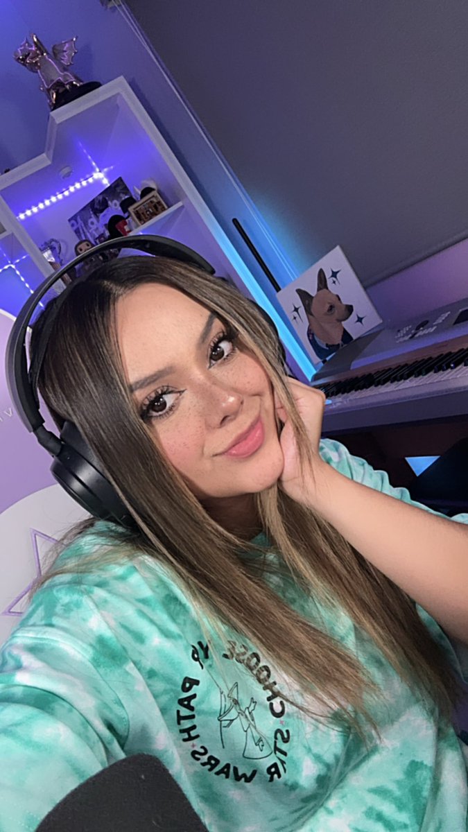 Jugando con Billie Eilish💚 twitch.tv/amablitz