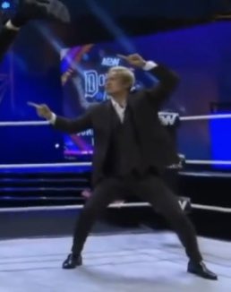 Okada posing like this when his new boss is about to take a piledriver is hilarious heel work what a guy