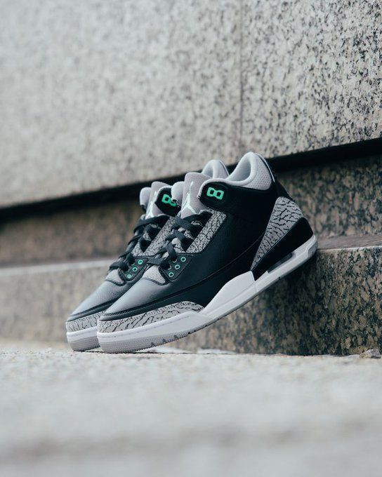Air Jordan 3 Retro 'Green Glow' on sale for $160 w/ code JUST4MOM 🔦 Link -> bit.ly/3xyL9WH