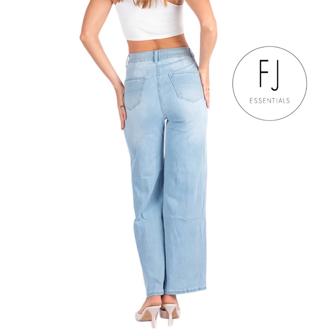FJ_Essentials's tweet image. 👖✨ Wondering what's behind the craze for these wide leg jeans in the fashion world?

#WideLegJeans #FashionTrend #MustHaveStyle #fashionjamessentials