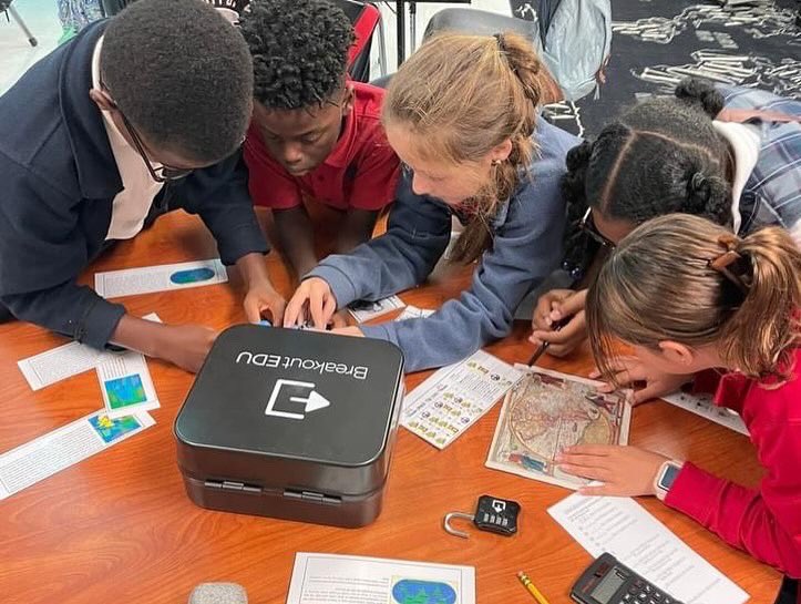 Congratulations to Mrs. Dawson for being voted as a 𝟮𝟬𝟮𝟰 𝗡𝗮𝗽𝗽𝗶𝗲𝘀 Finalist for The Coolest Public School Teacher!

She ensures that our 5th grade students has learning experiences with investigating, &amp; experimenting through STEM education and the 4 c’s! 💙❤️🐝