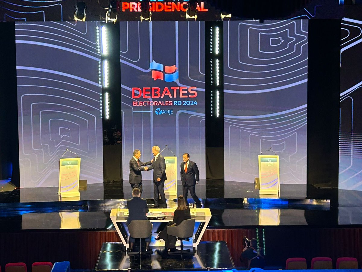 Tremendo debate presidencial. A la altura de la circunstancia. El pueblo dominicano acaba de ganar, la democracia se fortalece. Ese apretó de manos, al final, entre Luis Abinader, Leonel Fernández y Abel Martínez, demuestra el nivel de madurez de los políticos de República…