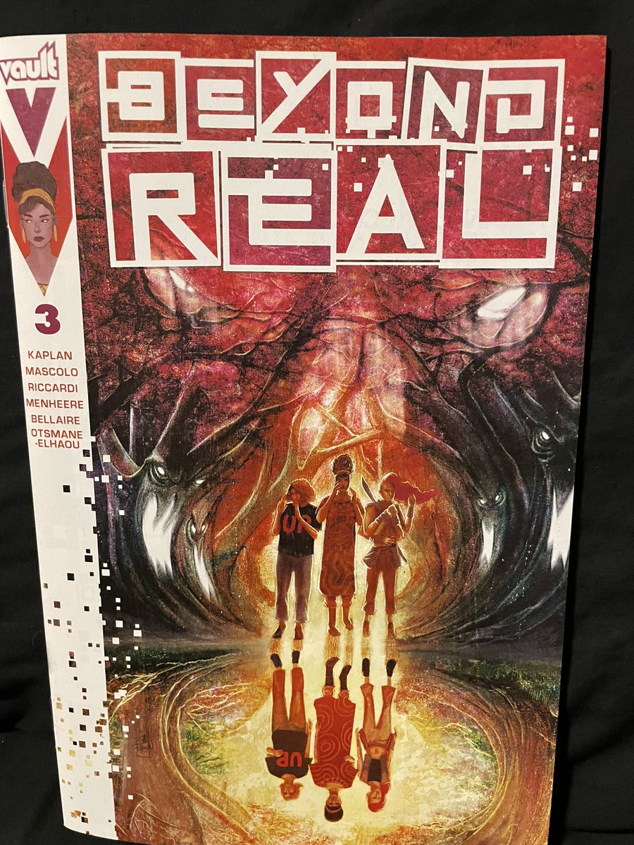 One of the most gorgeous books you'll ever find. Beyond Real 3 @thevaultcomics @zackkaps @fabianamascolo @vinartwork @dennismenheere @hassanoe  t.ly/dIMrU