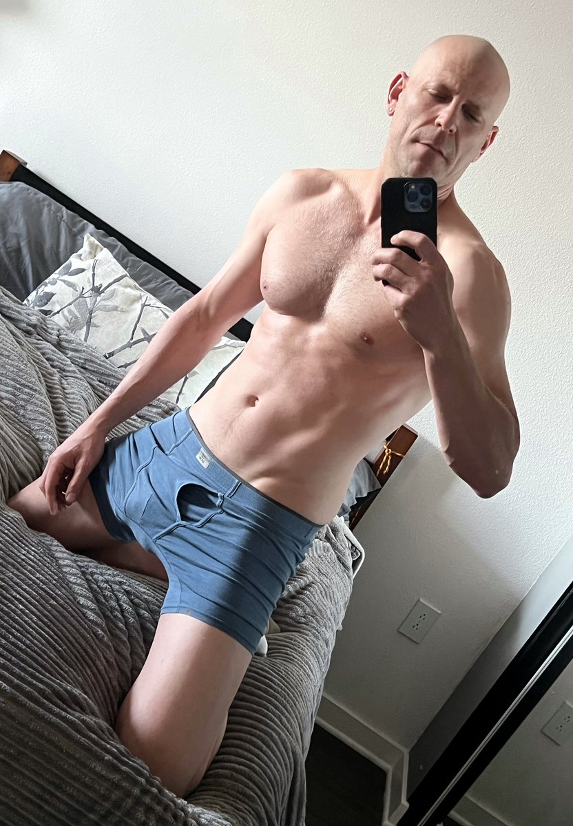BigCMen's tweet photo. Happy Humpday! 💕

I post daily ⬇️⬇️
https://t.co/tFJXHM3kGw https://t.co/pKrO5plm90