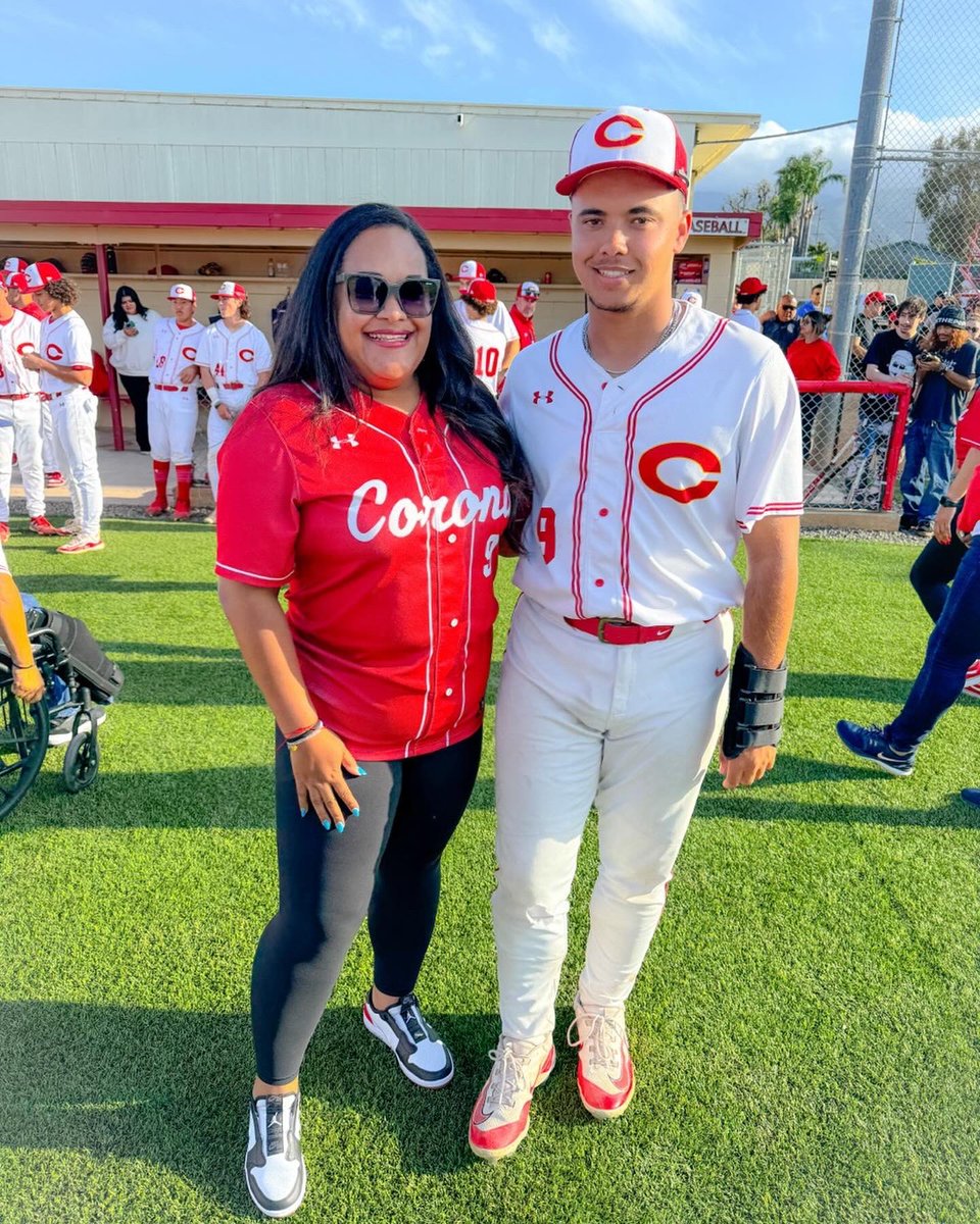 lynettewsocial's tweet photo. Tonight was Senior Night for my son Jaylen! So many happy tears ❤️😭🐾⚾️ Proud of this journey that began as a tiny 4.5 year old who just fell in love with the game. Excited that he has the opportunity to play in college &amp; can’t wait for his next chapter. Proud to be his mom! https://t.co/YePbWwUv1f