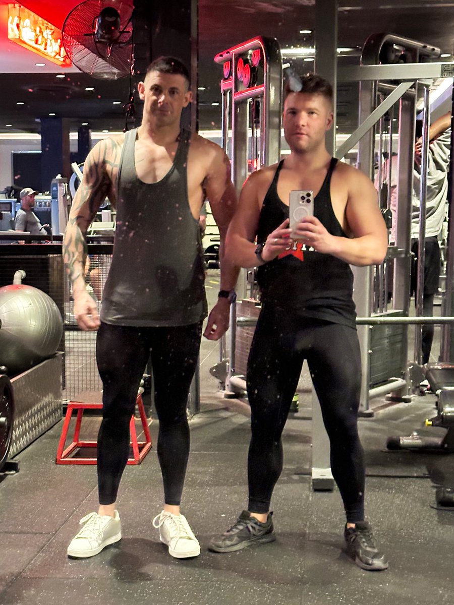 jaronmc's tweet image. Haven’t posted on here for a while.
Here’s @Mattyjchambers and me breaking out the tights because the mornings are getting cold 🥶