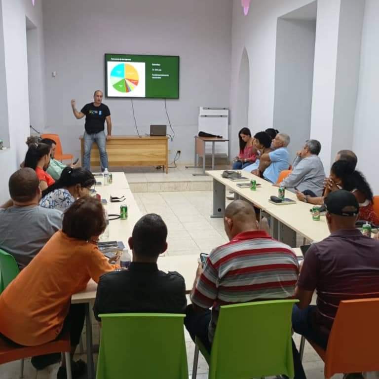 Visitan el Jardín Botánico de La Habana Quinta De Los Molinos los directores de los jardines botánicos de #Cuba. Se evalúan las potencialidades del modelo de negocios de la PYME estatal La Quinta SURL, los resultados luego de un año de funcionamiento y las perspectivas futuras.