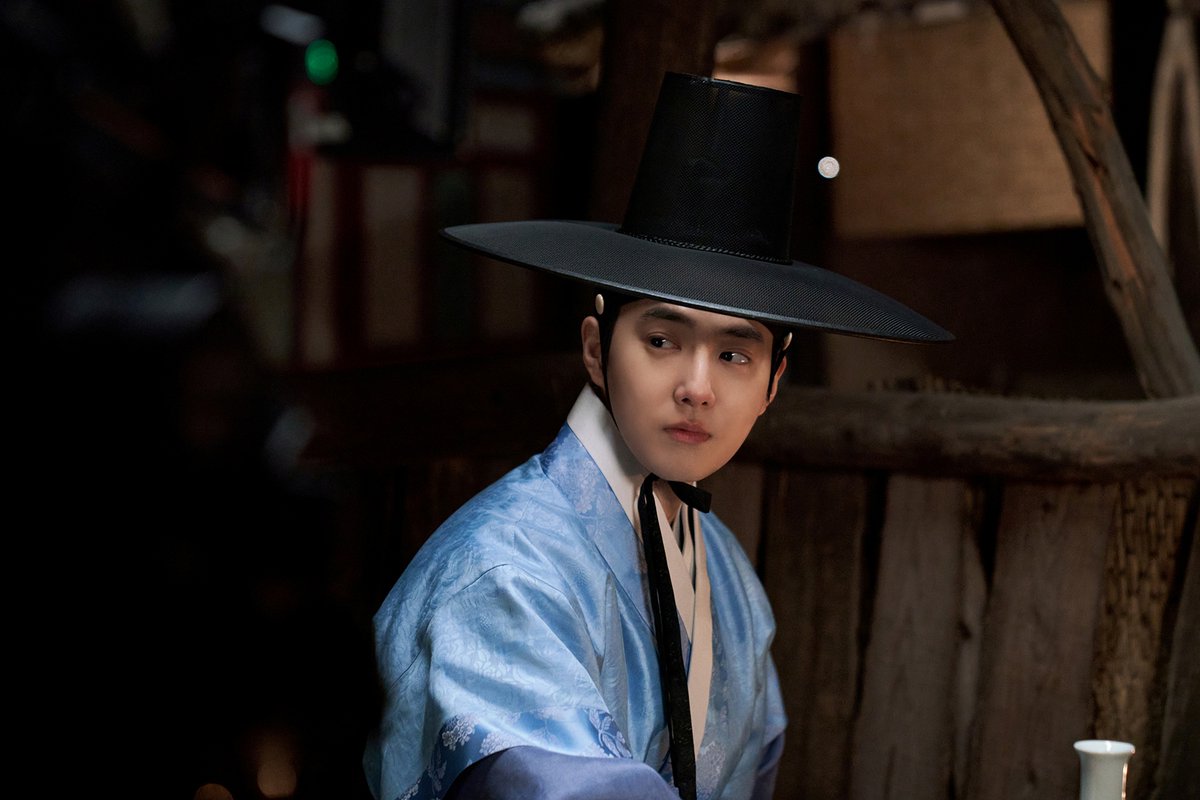 weareoneEXO's tweet photo. '세자가 사라졌다' 수호, 첫 사극 도전! 연기부터 비주얼까지 '확신의 세자상'
푸른 용포 → 색색의 한복 자태 완벽 소화! '변화무쌍 매력' 선사
앞으로의 활약이 더욱 기대되는 이유

https://t.co/bC3idYu5gF

#SUHO #수호
#EXO #엑소 #weareoneEXO
#세자가사라졌다 https://t.co/ZLIod5wBus