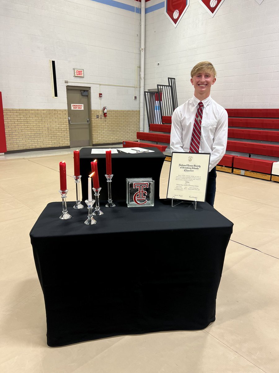ngustdds's tweet photo. Congratulations to @AaronGust35 and classmates for being inducted into the National Honor Society today. We are so proud of you!❤️ https://t.co/aLAtMzPQiX