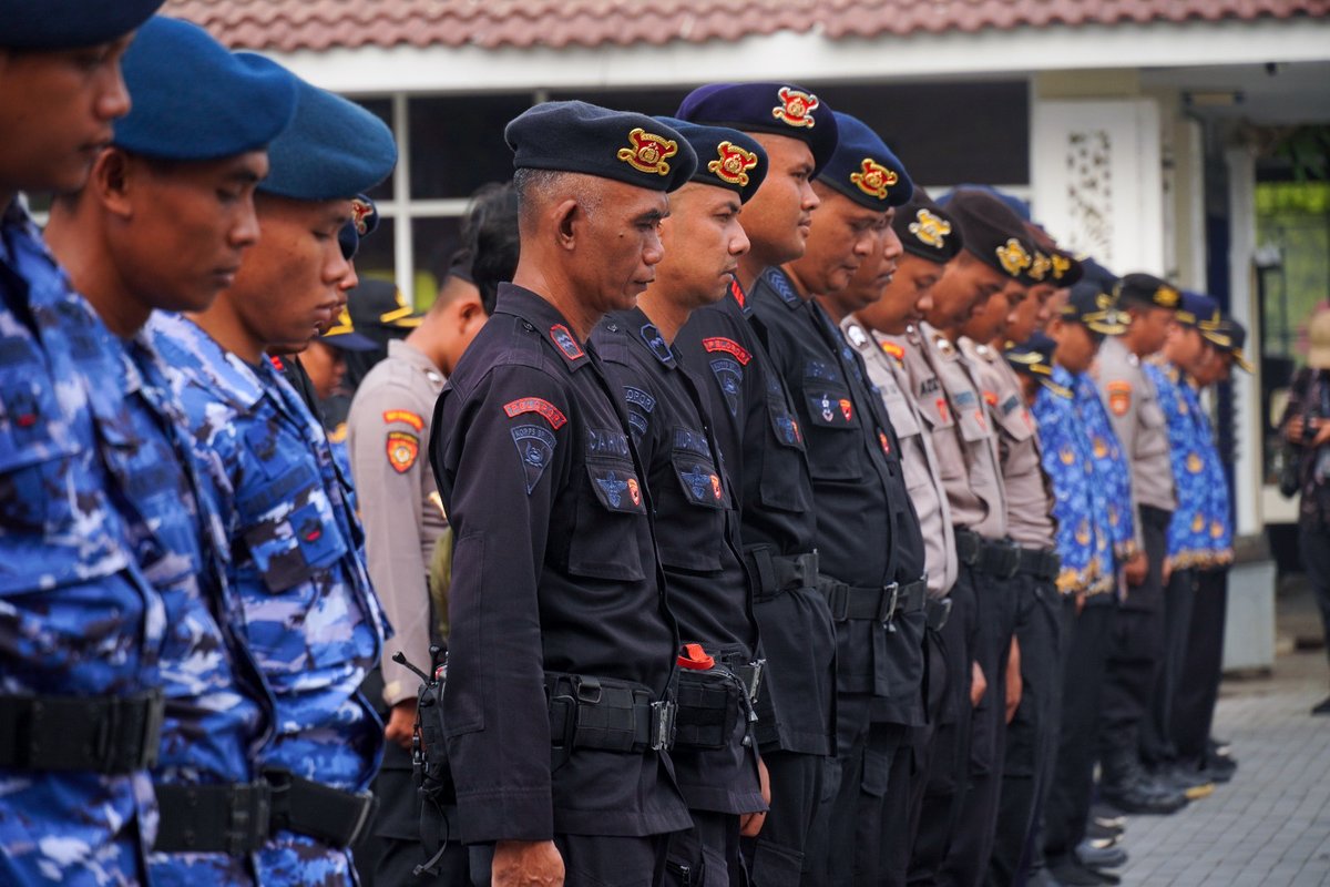 ResKulonprogo's tweet image. Upacara Peringatan Hari Otonomi Daerah XXVIII Tahun 2024 di Halaman Pemda Komplek Kantor Bupati Kulonprogo, Kamis (25/4/24).

#hariotonomidaerah #upacara #wakapolres #poldajogja #kulonprogo #jogja