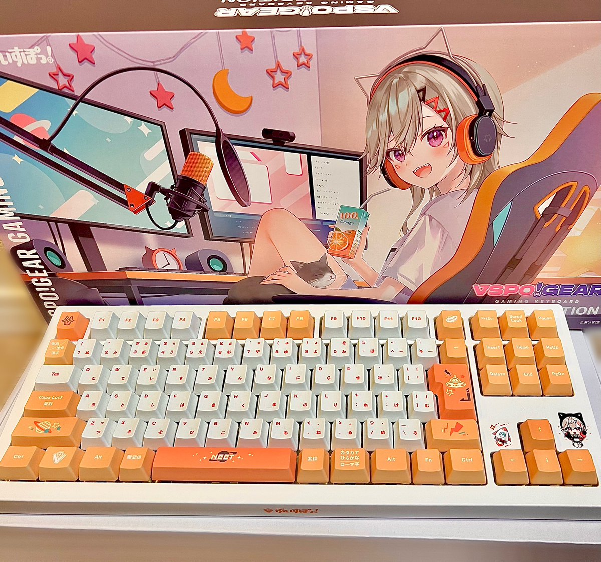 ツイーヨするの遅くなっちゃったけど、キーボードのサンプルだよ~🎶🧡

カラーリングはまだ調整中みたいだけど、
とっても可愛いので是非GETしてください🪐🧡

#VSPO_GEAR