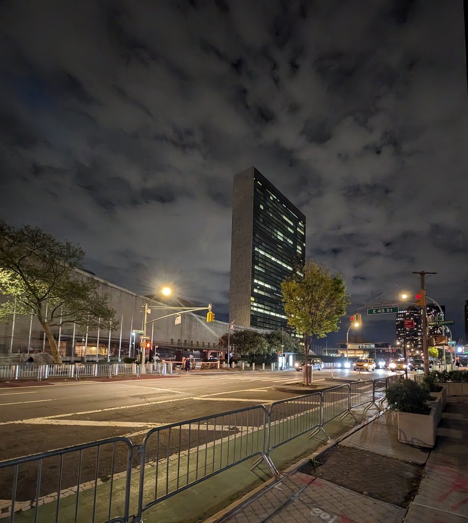 GulatiSinghJ's tweet image. The night before the storm. As India takes centre stage at the United Nations to share our India Stack journey.

#IndiaStack #CitizenStack #DPIs #DigitalEquals