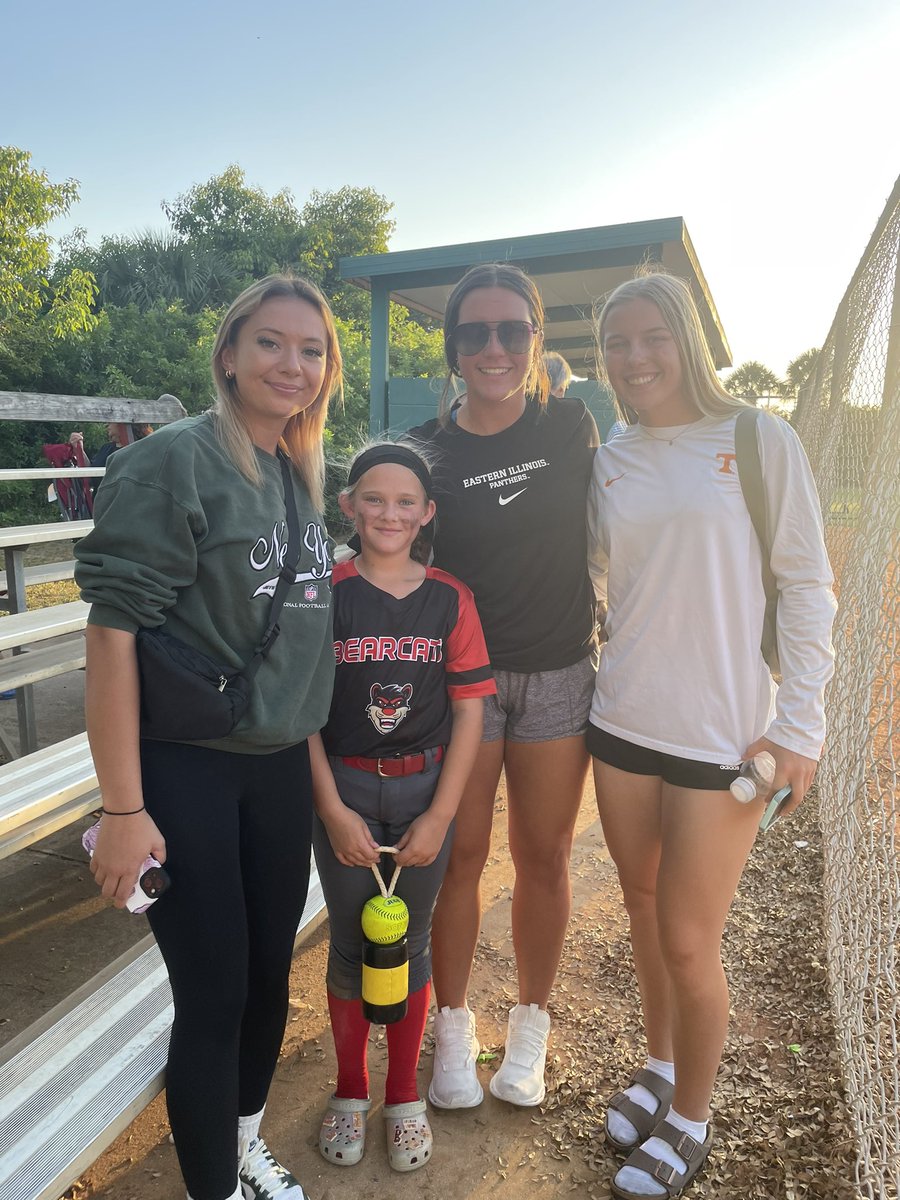 These 3 amazing FSW softball players came out and supported Taryn tonight! She was on cloud nine! Thank you ladies! <a href="/fswsoftball/">FSW Softball</a> <a href="/nlocks12/">NLOCKS12</a> <a href="/JennaTeakert/">Jenna Teakert</a>