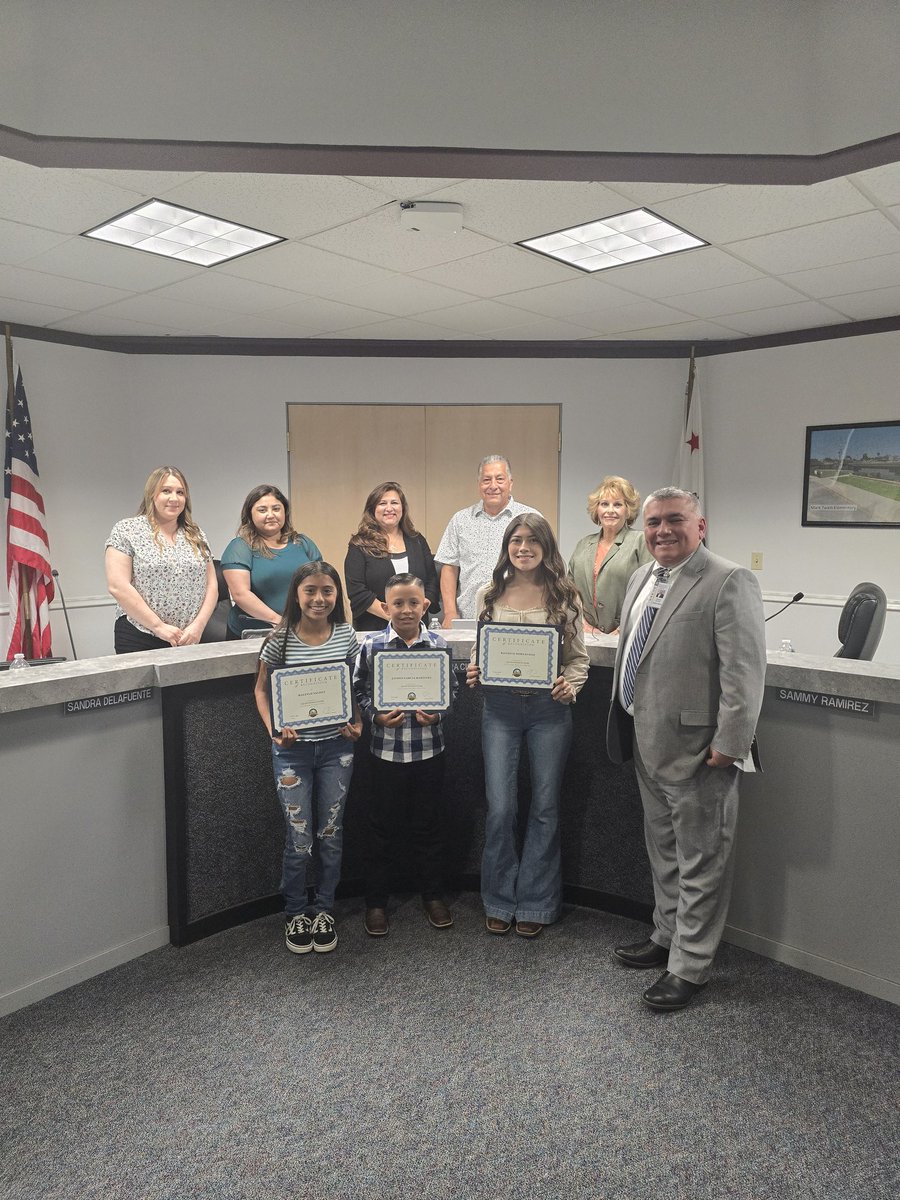 Tonight was a great night to celebrate our Corcoran Joint Unified students and staff. Our Board is students first. @CSBA_Now @ACSA_info @CALSAfamilia @CalSPRA