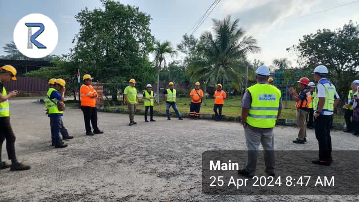 TOOLBOX BRIEFING STAFF P2 MUADZAM SHAH

TARIKH: 25/4/2024
MASA: 8:40AM
KEHADIRAN: 23 STAFF

TOPIK:-
-WARNING SIGN
-PPE
-CIDB CARD
-WASTE MATERIAL/PREMIX
-ACCIDENT REPORTING
-HAZARD FROM VEHICLE/MACHINE
-SAFETY CONE / BARRIER 
#TowardsSafetyCulture
<a href="/Roadcare_Phg/">ROADCARE PAHANG</a> 
<a href="/MuadzamP2/">ROADCARE MUADZAM-P2</a>