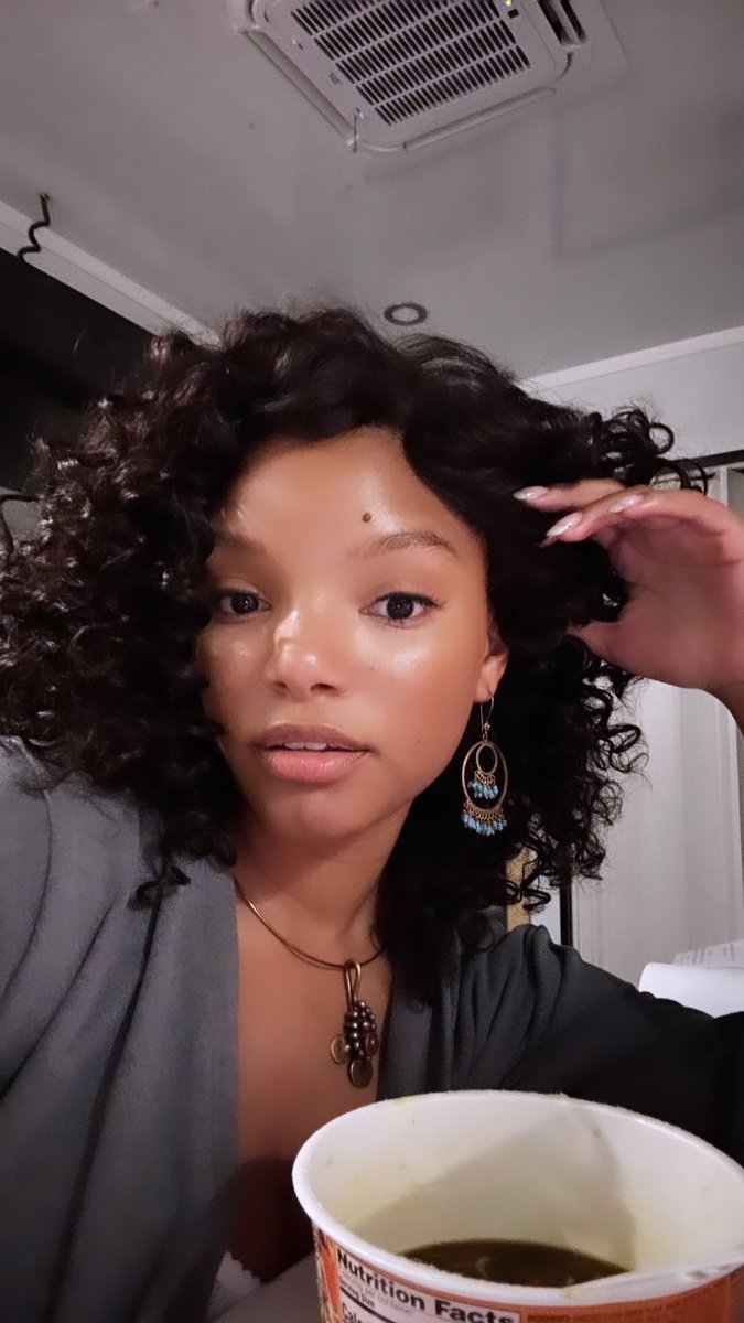 HalleBailey's tweet image. new character loading … 🎥🎬