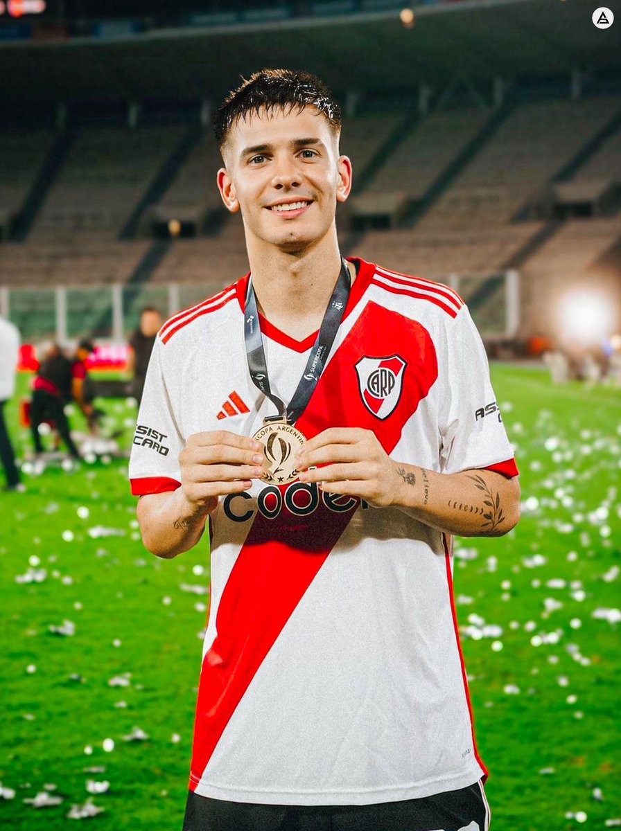 #OJOALDATO - Franco Mastantuono (16 años y 254 días) supera a Javier Saviola (17 años y 75 días) y se convierte en el jugador de @RiverPlate más joven en marcar en TODA la historia de la Copa Libertadores.